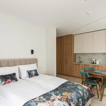 Zemaiciu 16 Апартаменти Паланга